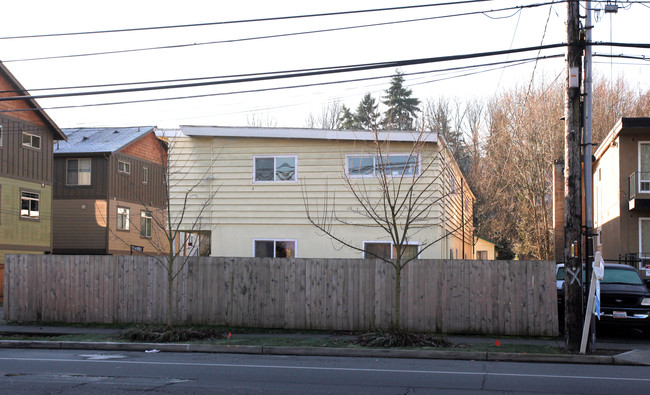 4529 S Henderson St in Seattle, WA - Foto de edificio - Building Photo