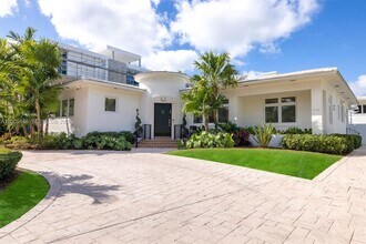 4340 Pine Tree Dr in Miami Beach, FL - Building Photo - Building Photo