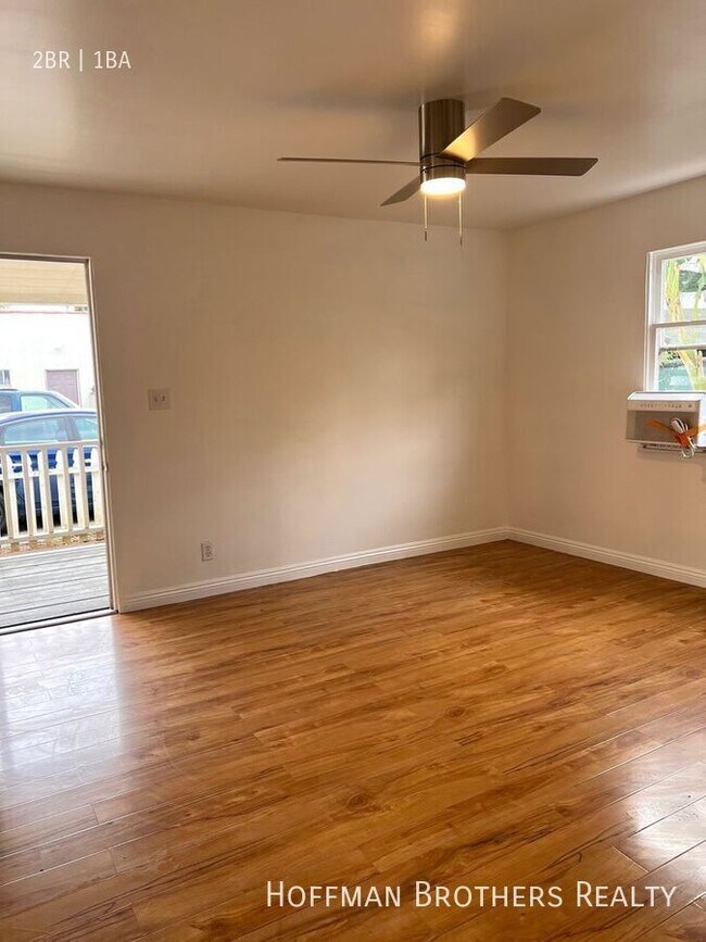 14843 Sylvan St in Los Angeles, CA - Building Photo - Building Photo