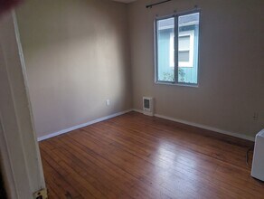 7238 SE Crystal Springs Blvd in Portland, OR - Building Photo - Building Photo