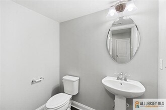 89 Isabelle Ct in Evesham, NJ - Building Photo - Building Photo