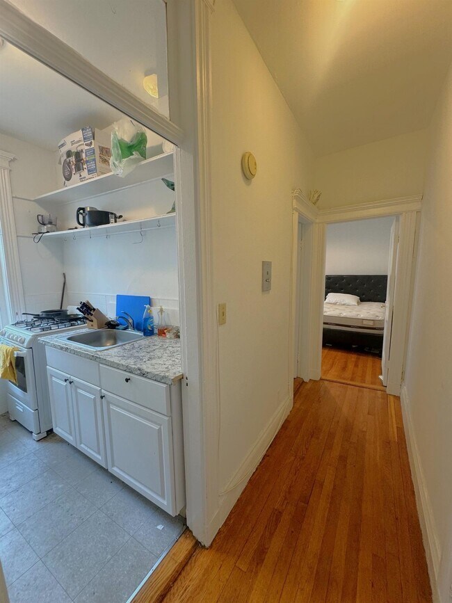70 Kirkland St, Unit 24 in Cambridge, MA - Foto de edificio - Building Photo