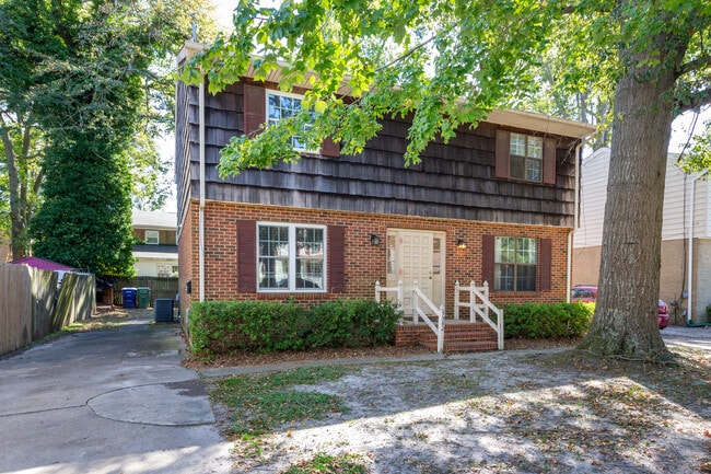 9392 Pine Tree Rd in Norfolk, VA - Foto de edificio - Building Photo