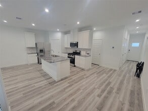 2819 Milton Ldg Ln in Houston, TX - Foto de edificio - Building Photo