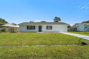 2251 SE Holland St in Port St. Lucie, FL - Building Photo