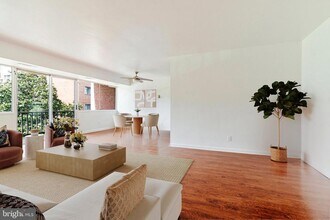 5801 Quantrell Ave in Alexandria, VA - Building Photo - Building Photo