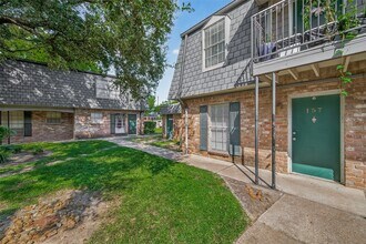 8931 Gaylord Dr in Houston, TX - Foto de edificio - Building Photo