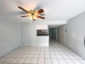 7247 Cook Rd in Houston, TX - Building Photo - Building Photo