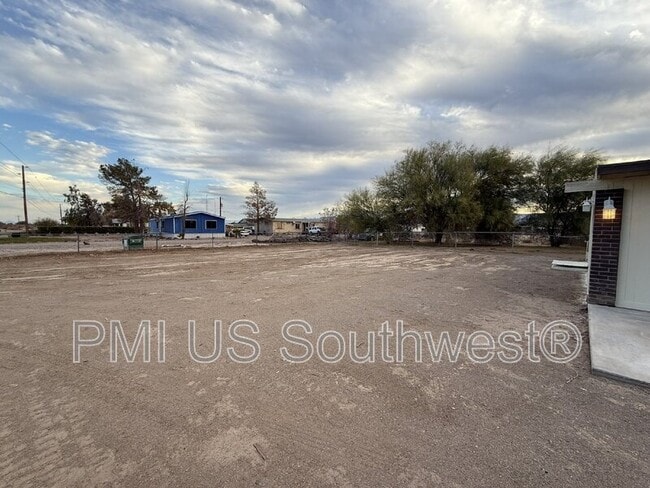 7458 Mountain View Rd in Mohave Valley, AZ - Building Photo - Building Photo