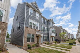 6122 Cleburne Ct in Charlotte, NC - Building Photo - Building Photo