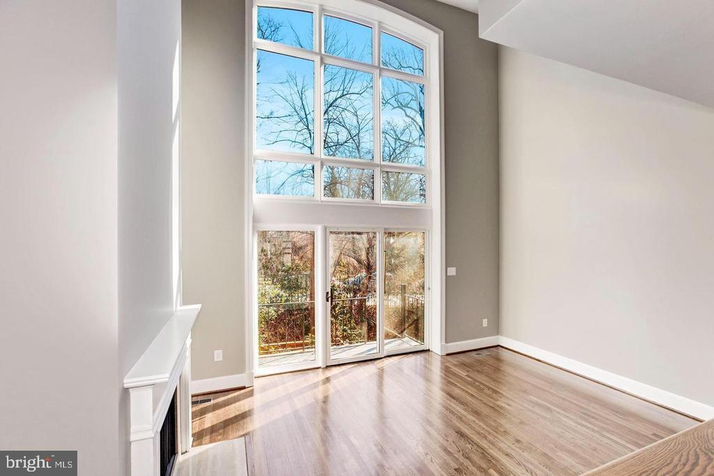 3956 Georgetown Ct NW in Washington, DC - Building Photo