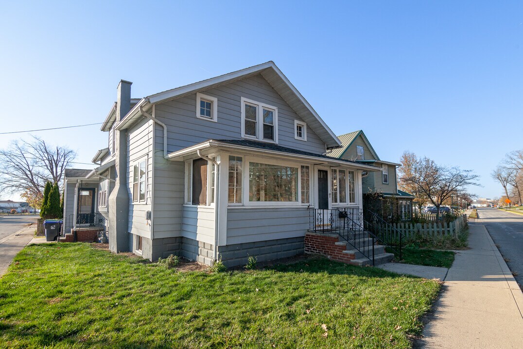 1112 Park Ave in Winona Lake, IN - Foto de edificio