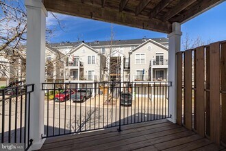 265 Cameron Station Blvd in Alexandria, VA - Foto de edificio - Building Photo
