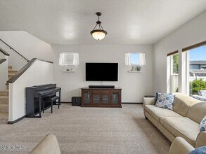 1824 E Warbler Ln in Post Falls, ID - Foto de edificio - Building Photo