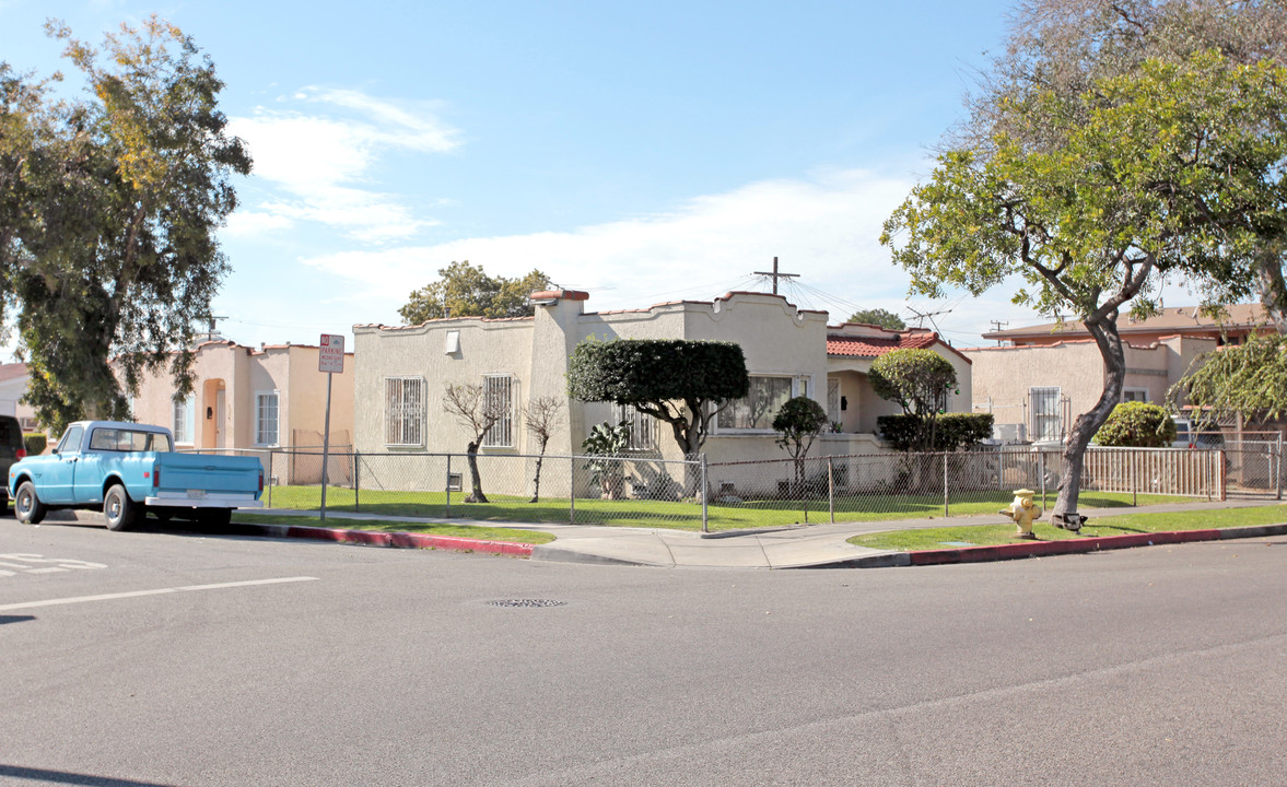 8109-8111 Beechwood Ave in South Gate, CA - Building Photo