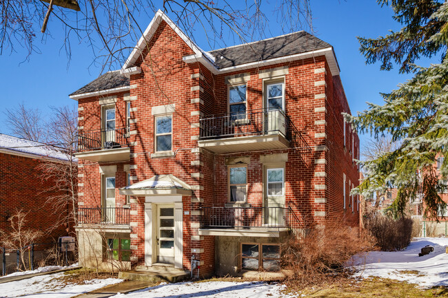 4035 Édouard-Montpetit Boul in Montréal, QC - Building Photo - Building Photo