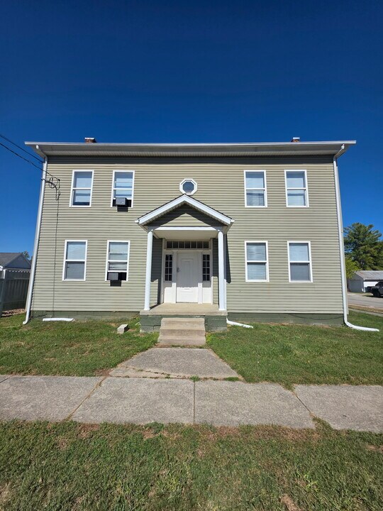 702 W Main St, Unit A in Hebron, OH - Building Photo