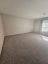 3566 Heatherton Dr in Davenport, IA - Building Photo - Building Photo