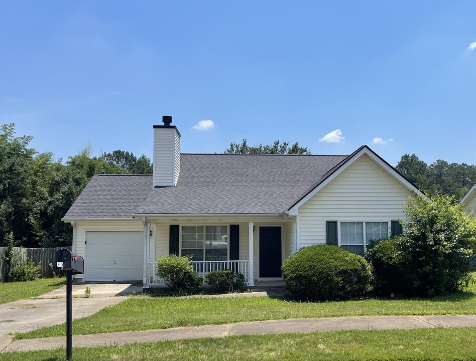 6638 Biscayne Blvd in Rex, GA - Building Photo