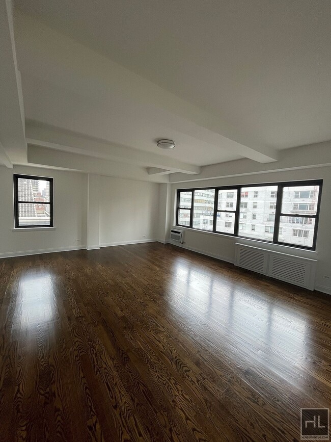 EAST 57 STREET in New York, NY - Building Photo - Building Photo