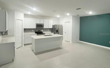 2215 Green Valley St in Daytona Beach, FL - Building Photo - Building Photo