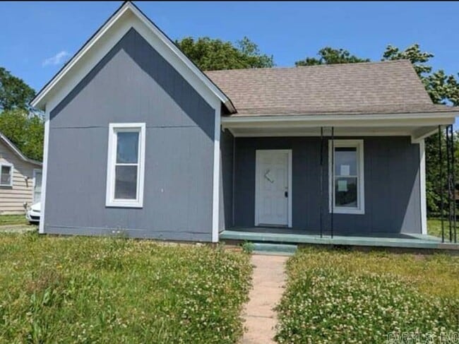 property at 1605 W 15th St