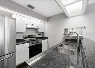 2340 Sun Valley Cir in Winter Park, FL - Building Photo - Building Photo