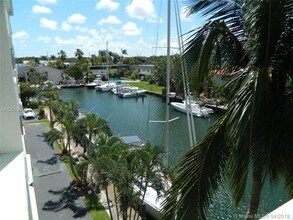 16565 NE 26th Ave-Unit -3D in North Miami Beach, FL - Building Photo - Building Photo