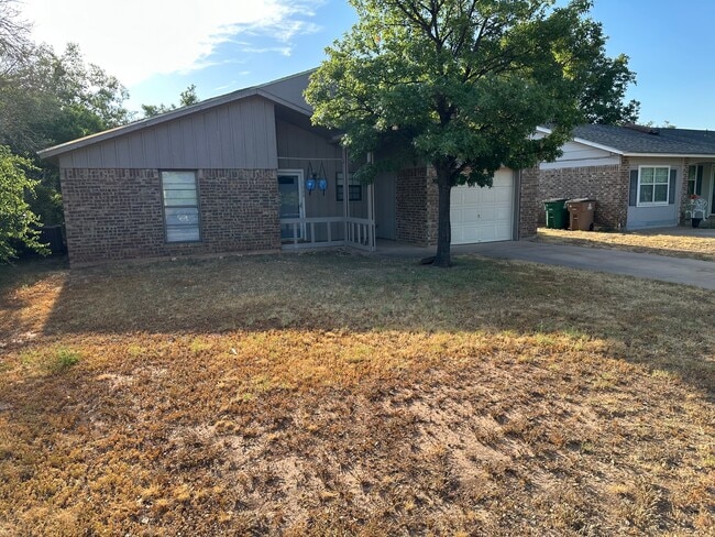 1028 Woodruff St in San Angelo, TX - Foto de edificio - Building Photo