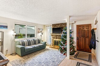 5000 SW Buddington St in Portland, OR - Building Photo - Building Photo