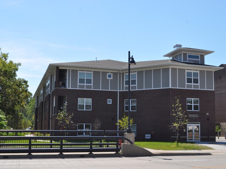 461 E Burlington St in Iowa City, IA - Foto de edificio