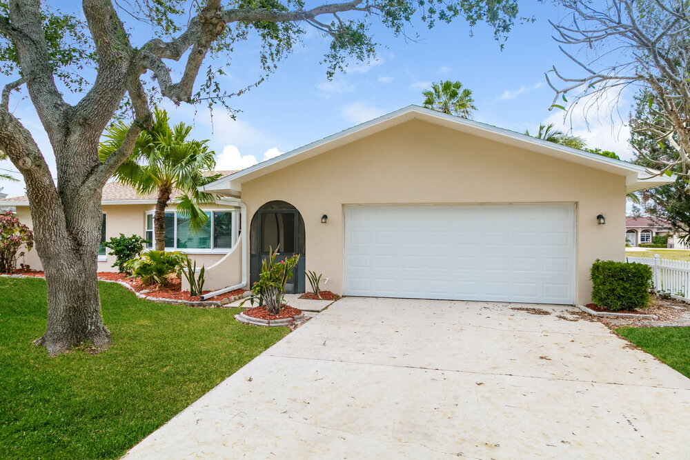 2261 SE 28th St in Cape Coral, FL - Building Photo