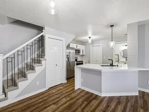 811 Burr Oaks Dr, Unit 407 in West Des Moines, IA - Building Photo - Building Photo