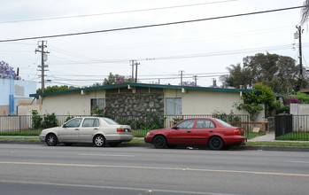 2514 W McFadden Ave in Santa Ana, CA - Foto de edificio - Other