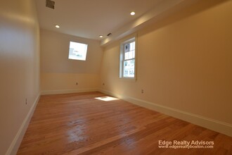 128 Bigelow St, Unit 1 in Boston, MA - Building Photo - Building Photo