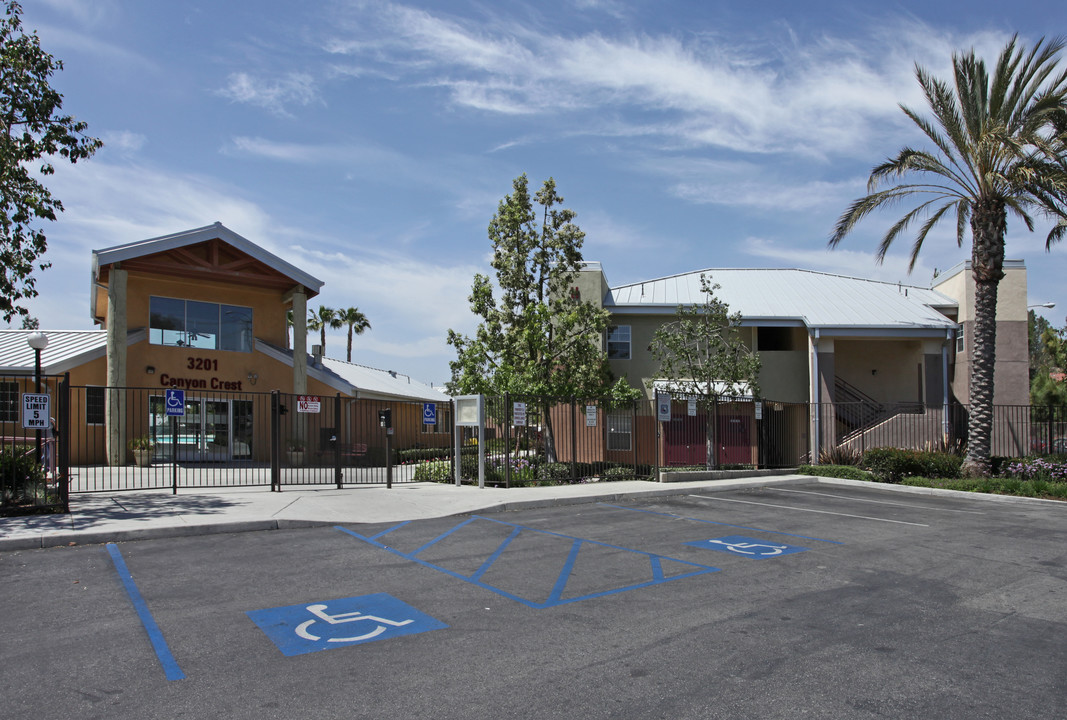 Stonehaven in Riverside, CA - Foto de edificio