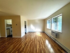 346 Ruth Ct in Middletown, NY - Building Photo - Building Photo