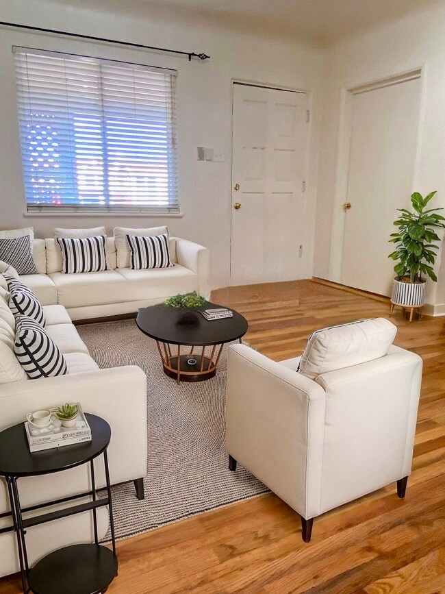 property at 502 Los Arboles Ave NW