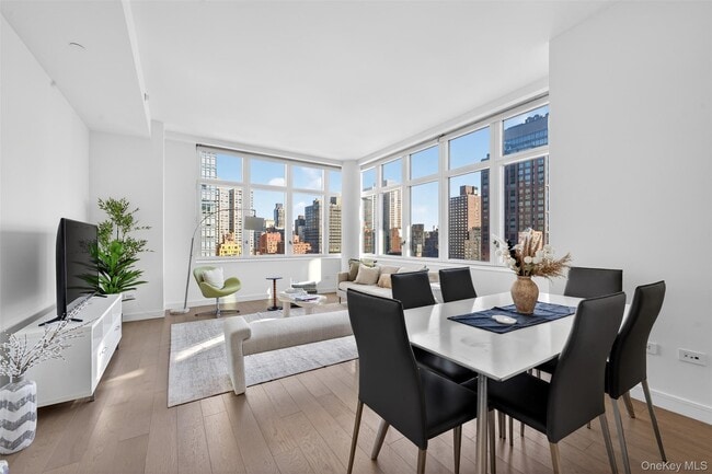 305 E 51st St in New York, NY - Building Photo - Building Photo