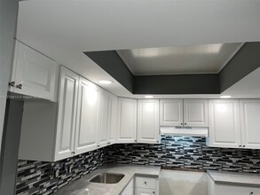 801 Three Islands Boulevard in Hallandale Beach, FL - Foto de edificio - Building Photo