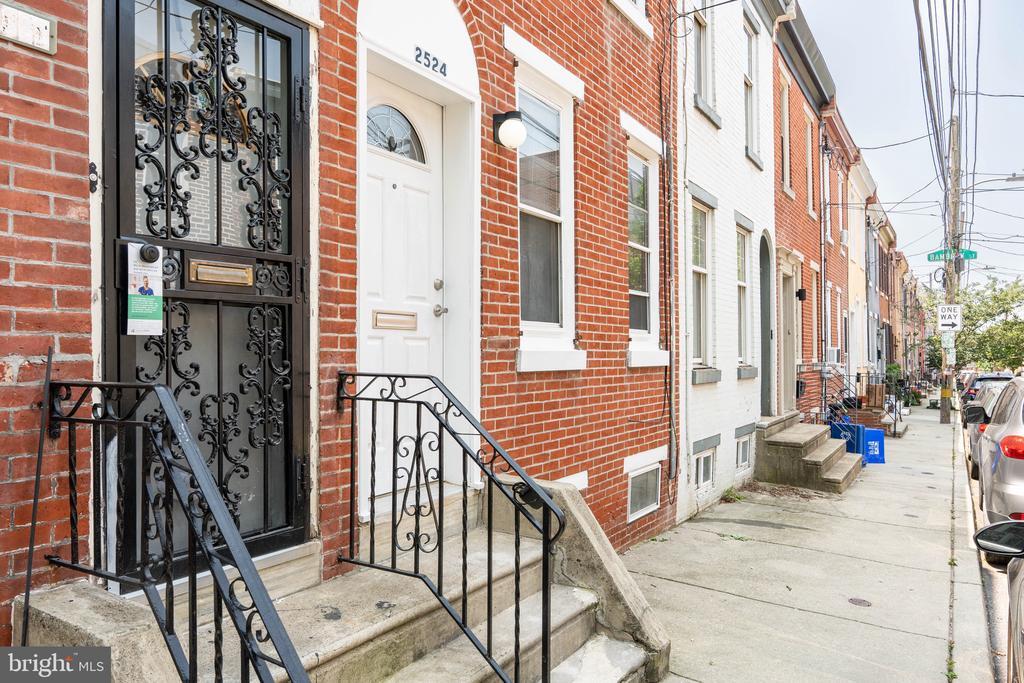 2524 Webster St in Philadelphia, PA - Building Photo