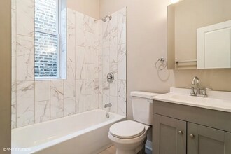3035 W Flournoy St in Chicago, IL - Building Photo - Building Photo