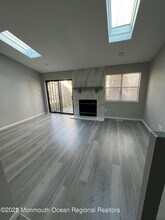 232 Longwood Dr in Englishtown, NJ - Foto de edificio - Building Photo