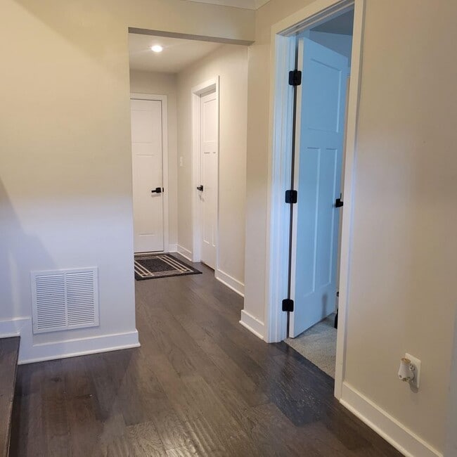 18109 Red Cedar Rd in Dumfries, VA - Foto de edificio - Building Photo