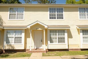 2774 Hartsfield Rd, Unit -3 in Tallahassee, FL - Building Photo