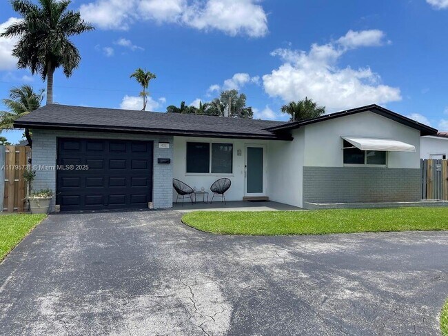 property at 401 S Highland Dr