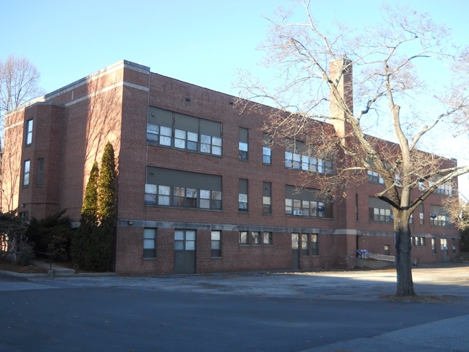 402 S Main St in Woonsocket, RI - Building Photo