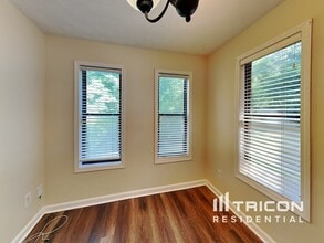 136 Bramble Oak Dr in Woodstock, GA - Building Photo - Building Photo