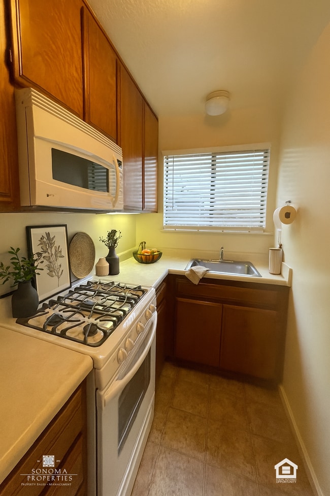 18115 Riverside Dr in Sonoma, CA - Building Photo - Building Photo