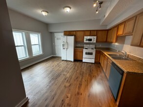 4000 Glady Rd in Lynchburg, OH - Foto de edificio - Building Photo